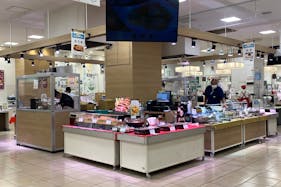 【マルイファミリー志木】1階 カレンダリウムF10【食物販・調理行為可能】生鮮食品フロアーに位置し、集合型のサークル状の区画。実演販売に最適なスペースです。