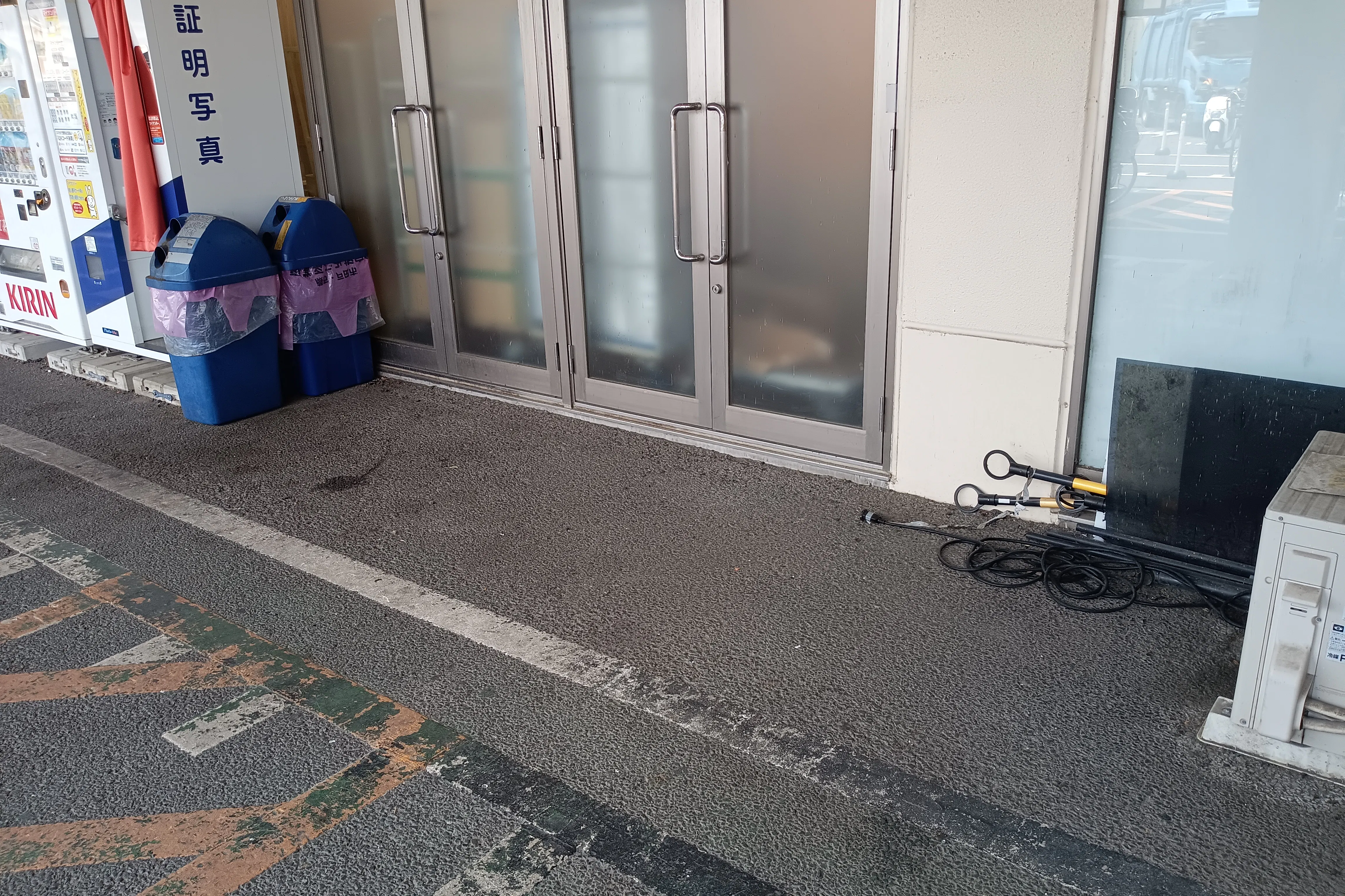 【スーパーバリュー ロピア戸田店】軒下 各種プロモーション、会員獲得イベントに最適なスーパーマーケットの屋外催事イベントスペース