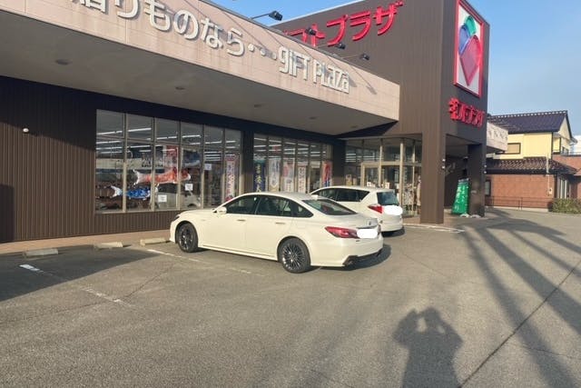 【ギフトプラザ福島店】物販ポップアップストアやキッチンカー、出張販売、プロモーションイベントに適したギフトショップ併設駐車場内のイベントスペースB