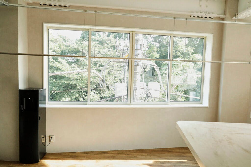 【駒場東大前駅8分】展示会やポップアップストアに適した吊り下げハンガーなど重機も充実したレンタルスペース