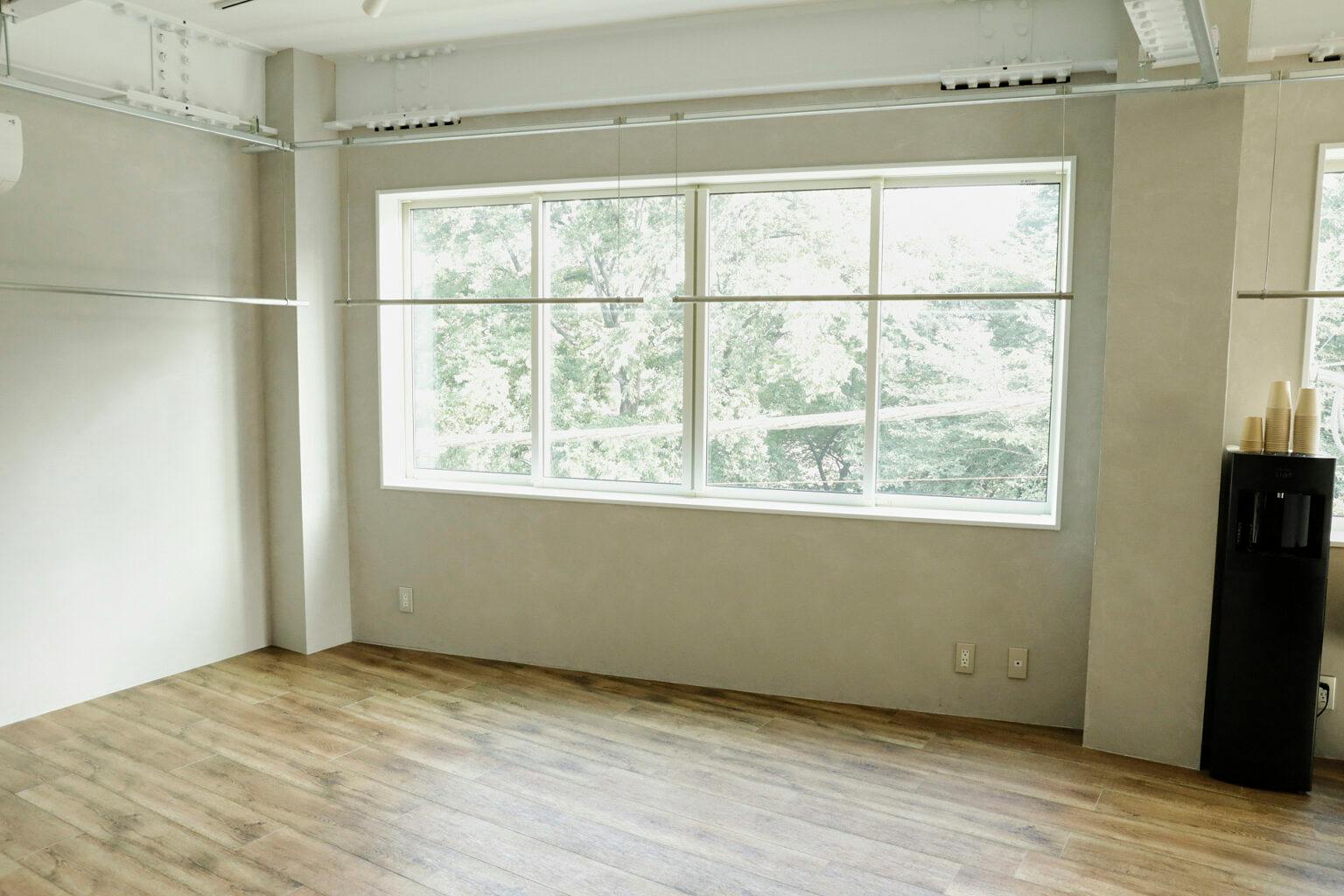 【駒場東大前駅8分】展示会やポップアップストアに適した吊り下げハンガーなど重機も充実したレンタルスペース