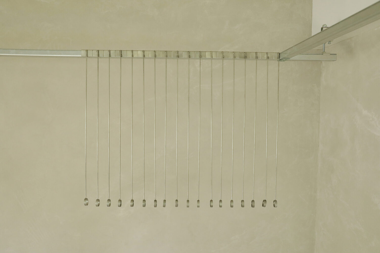 【駒場東大前駅8分】展示会やポップアップストアに適した吊り下げハンガーなど重機も充実したレンタルスペース