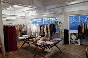 【駒場東大前駅8分】展示会やポップアップストアに適した吊り下げハンガーなど重機も充実したレンタルスペース