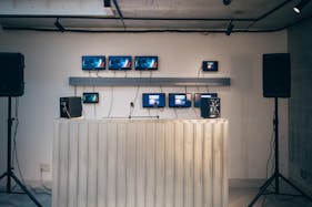 【渋谷駅7分】個展や展示会に最適な壁面がコンクリートのスペース