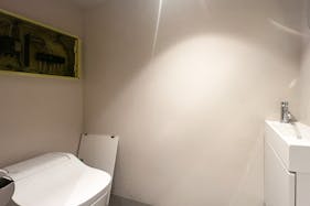 【表参道駅7分/ 外苑前駅5分】各種ポップアップストアや展示会に最適な3.2mの天井高で解放感のある視認性抜群の路面スペース