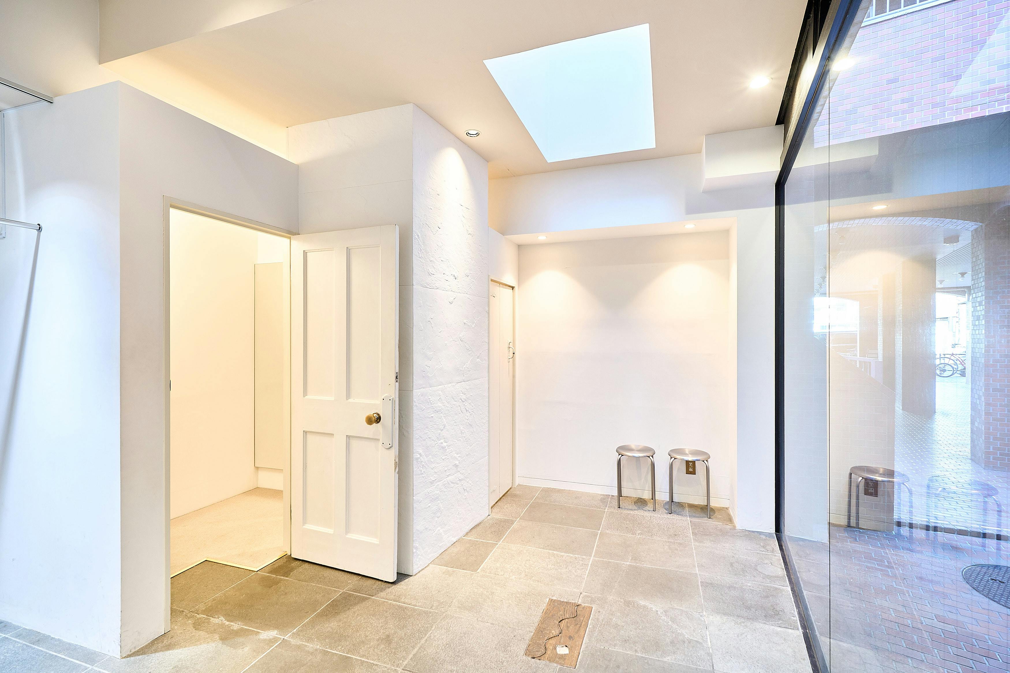 【表参道駅7分/ 外苑前駅5分】各種ポップアップストアや展示会に最適な3.2mの天井高で解放感のある視認性抜群の路面スペース