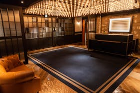 【渋谷駅1分】カフェやシアターを思わせる華やかな内装が魅力的な大型貸し切りレンタルスペース