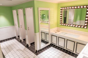 【渋谷駅1分】カフェやシアターを思わせる華やかな内装が魅力的な大型貸し切りレンタルスペース