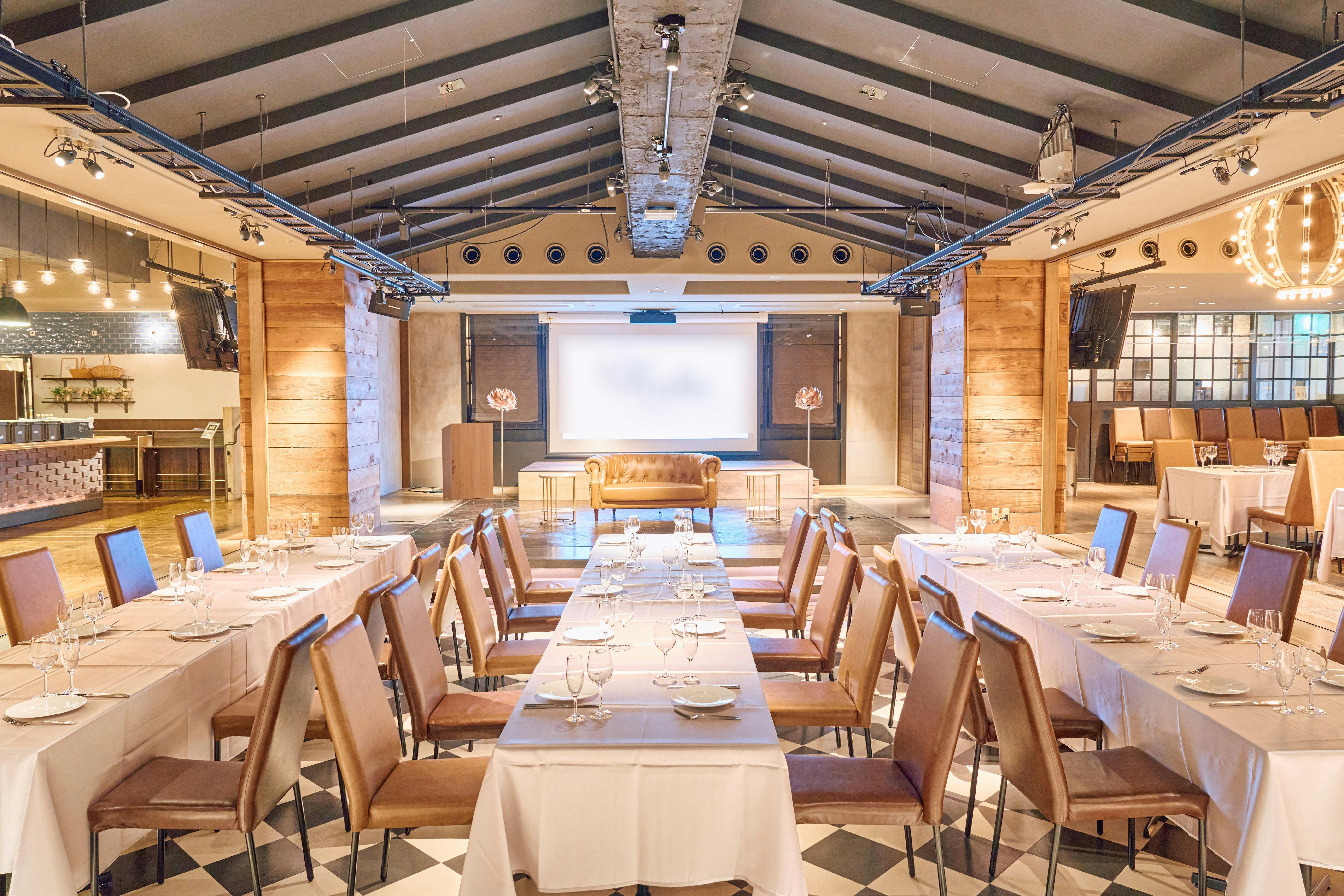 【渋谷駅1分】カフェやシアターを思わせる華やかな内装が魅力的な大型貸し切りレンタルスペース