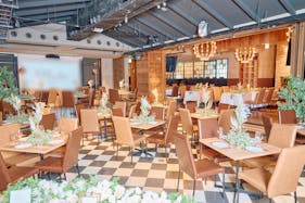 【渋谷駅1分】カフェやシアターを思わせる華やかな内装が魅力的な大型貸し切りレンタルスペース