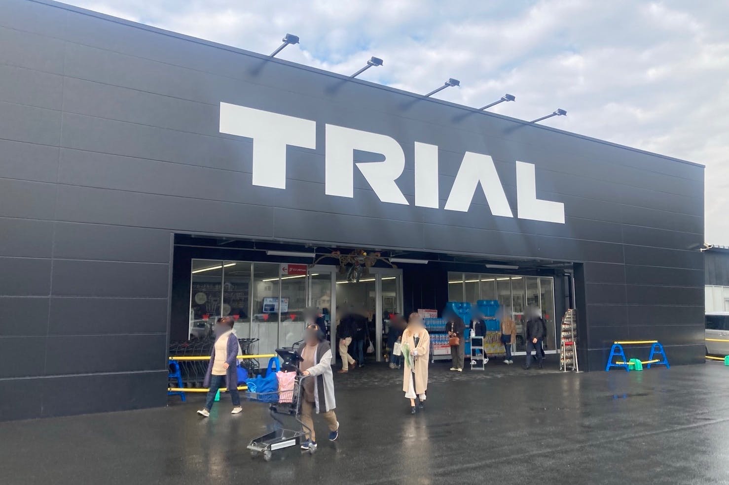 【メガセンタートライアル上熊本店】食物販に適したキッチンカー専用イベントスペース①