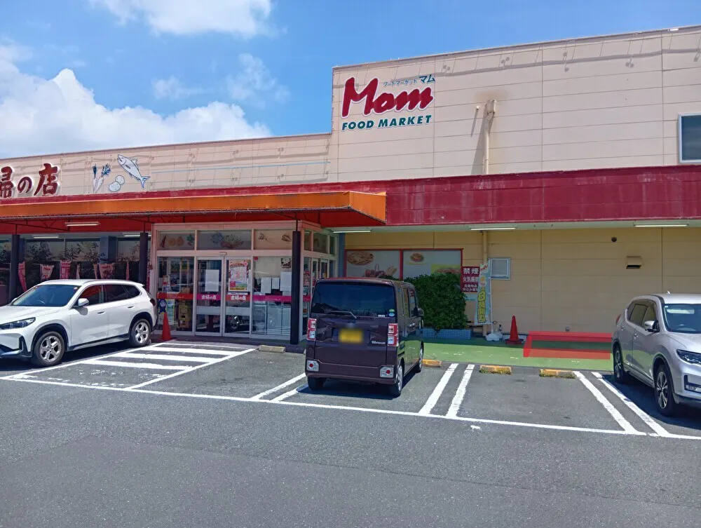 【主婦の店富塚店】店舗出入口右側 販促プロモーションや物販に最適なスーパー屋外催事イベントスペース