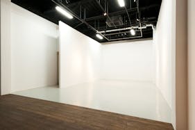 【木場駅6分】展覧会や企業イベント、撮影に最適な180㎡ホワイトキューブスペース。東京都現代美術館付近(カフェバー併設で飲食提供可・壁に釘打ち可)