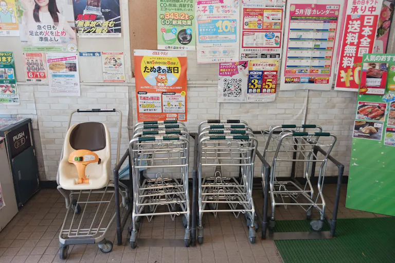 【西鉄ストア明治町店】店舗入口風除室(向かって左横) 物販やキッチンカー出店に最適なスーパー店内催事イベントスペースの画像1