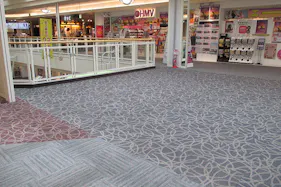 【イオンモール岡崎】ウエスト3F HMV前 エスカレーター横