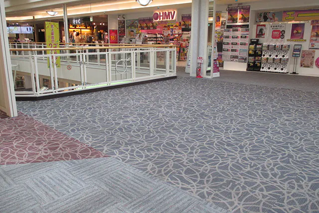 【イオンモール岡崎】ウエスト3F HMV前 エスカレーター横