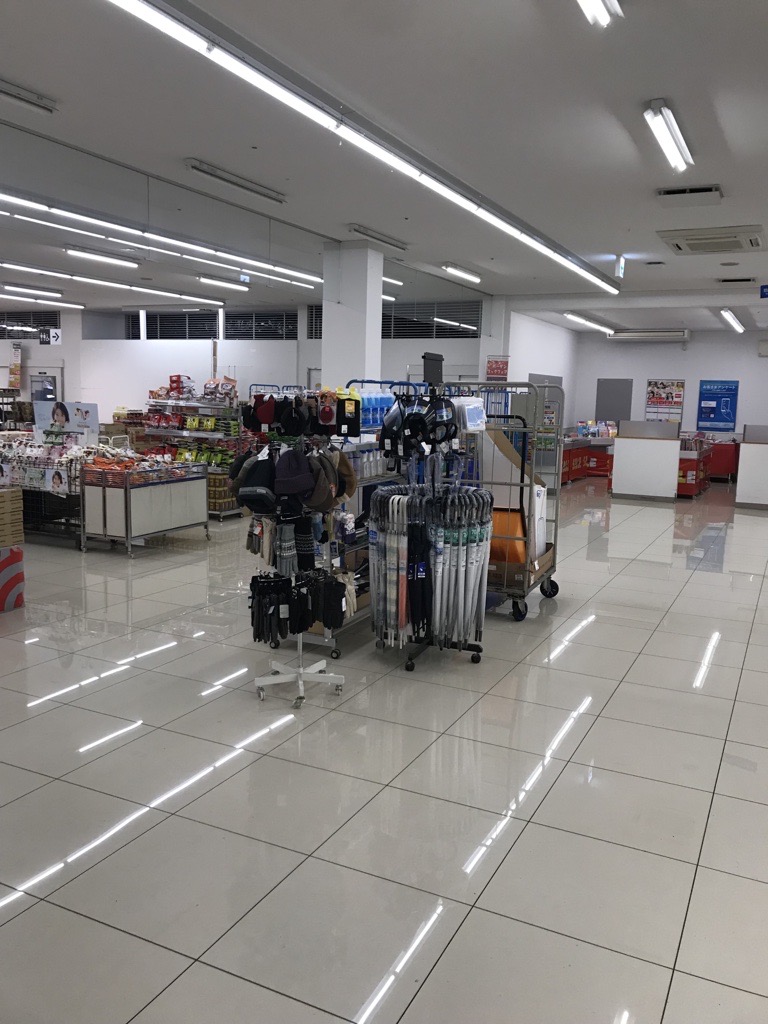 【西友　粟佐店】サービスカウンター付近共用部　プロモーション用途や物販、食物販のポップアップストアに最適なスーパー店内催事イベントスペース