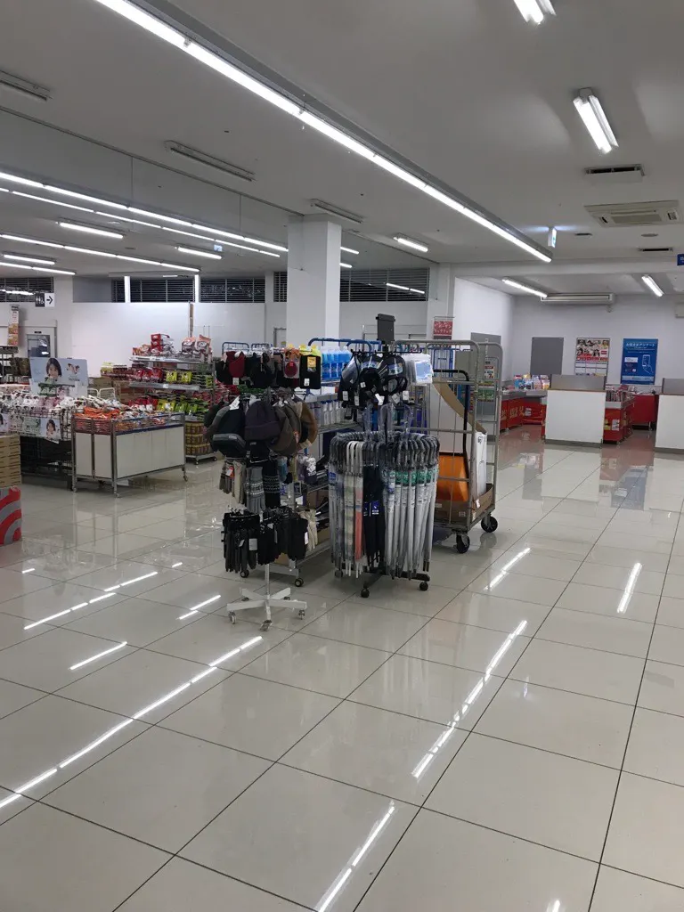 【西友　粟佐店】サービスカウンター付近共用部　プロモーション用途や物販、食物販のポップアップストアに最適なスーパー店内催事イベントスペース