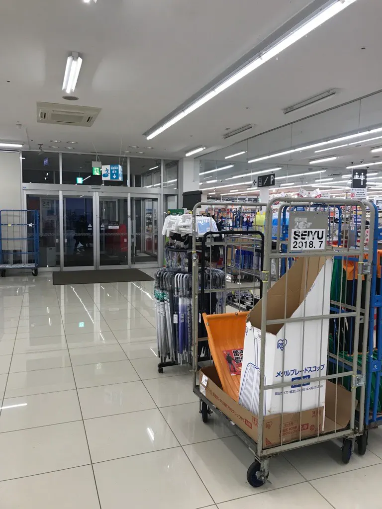 【西友 粟佐店】サービスカウンター付近共用部 プロモーション用途や物販、食物販のポップアップストアに最適なスーパー店内催事イベントスペース