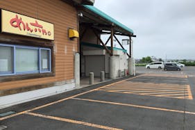 【ダイナム宮城加美店】キッチンカーやプロモーションに最適なアミューズメント施設のイベントスペース(店舗駐車場(食事処側))