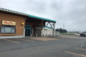 【ダイナム宮城加美店】キッチンカーやプロモーションに最適なアミューズメント施設のイベントスペース(店舗駐車場(食事処側))