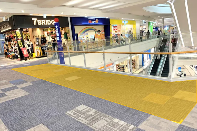 【イオンモール鶴見緑地】Seria前ブリッジの画像1