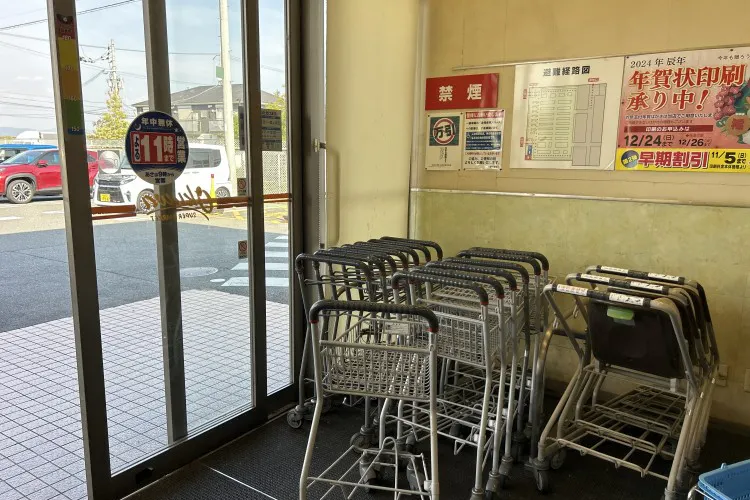 【オークワ尼ヶ辻】プロモーションに最適な風除室スペース