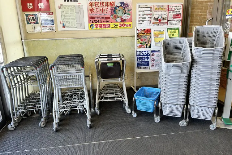 【オークワ尼ヶ辻】プロモーションに最適な風除室スペース