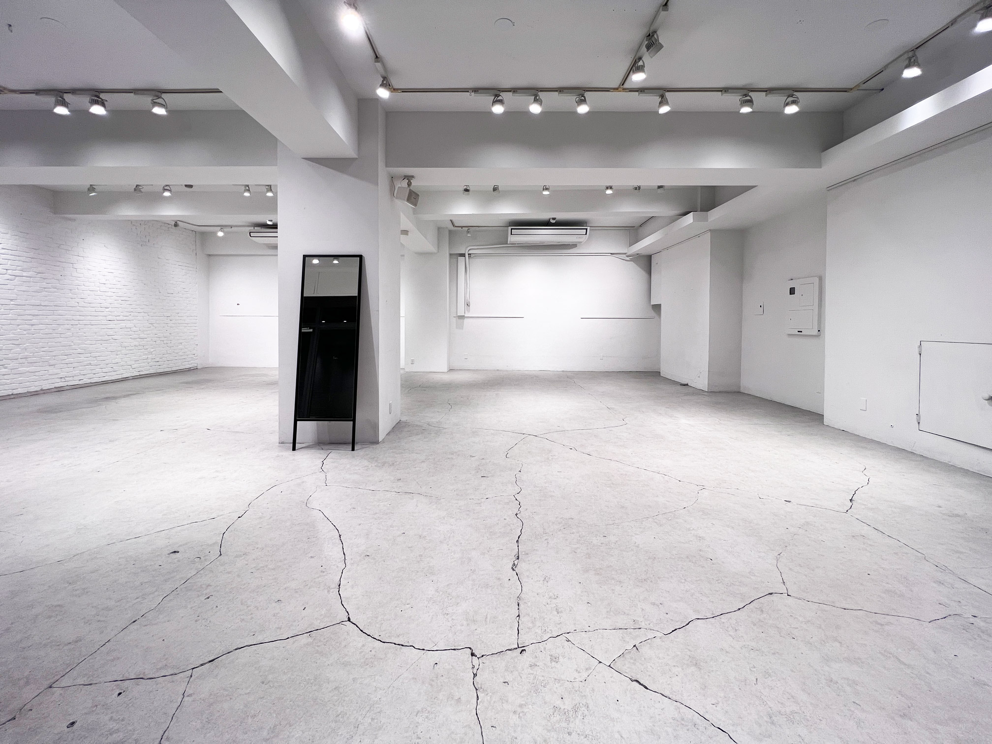 【渋谷駅8分】展示会、ポップアップ、ギャラリーに特化した裏渋谷エリアに位置するホワイトキューブ。無料什器豊富にご用意