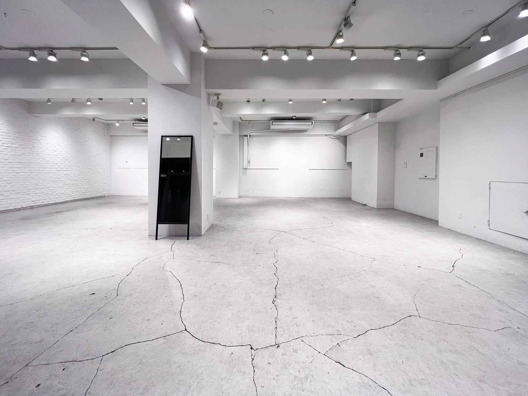 【渋谷駅8分】展示会、ポップアップ、ギャラリーに特化した裏渋谷エリアに位置するホワイトキューブ。無料什器豊富にご用意