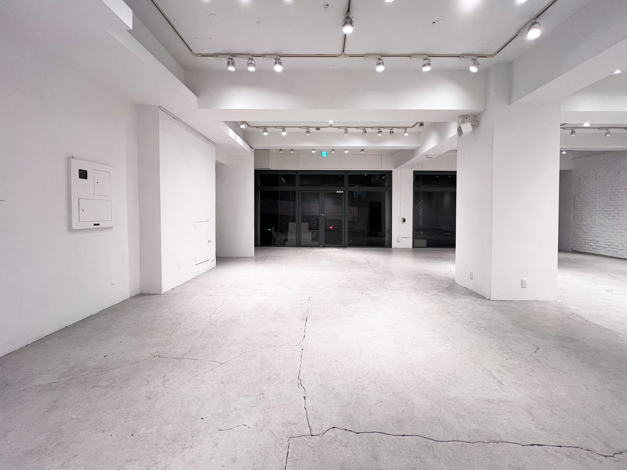 【渋谷駅8分】展示会、ポップアップ、ギャラリーに特化した裏渋谷エリアに位置するホワイトキューブ。無料什器豊富にご用意