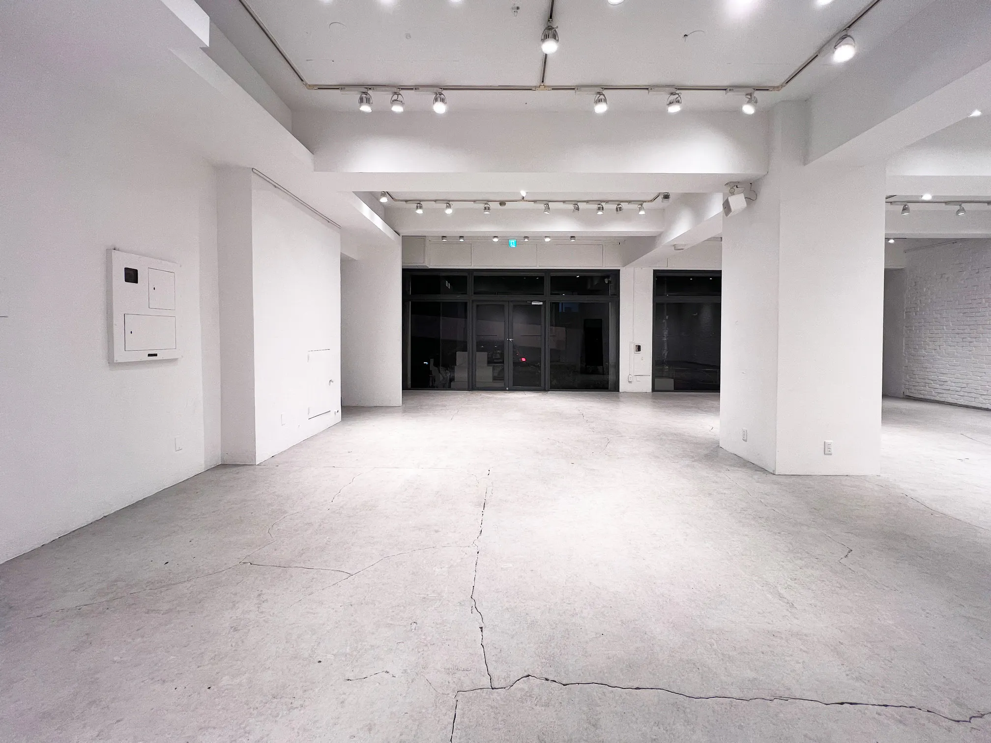 【渋谷駅12分】展示会、ポップアップ、ギャラリーに特化した裏渋谷エリアに位置するホワイトキューブ。無料什器豊富にご用意の画像