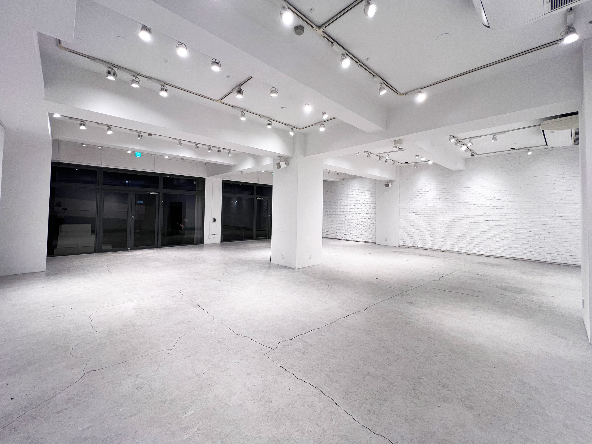 【渋谷駅8分】展示会、ポップアップ、ギャラリーに特化した裏渋谷エリアに位置するホワイトキューブ。無料什器豊富にご用意