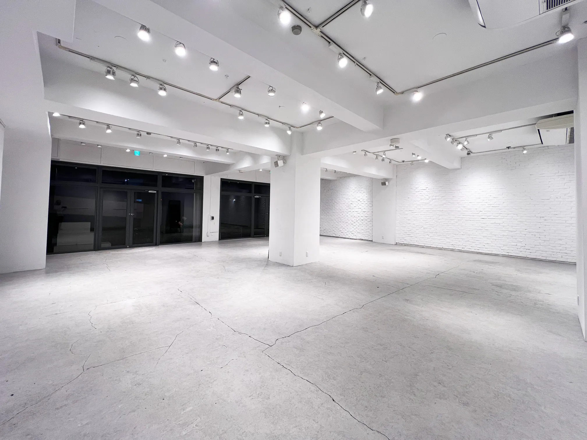 【渋谷駅8分】展示会、ポップアップ、ギャラリーに特化した裏渋谷エリアに位置するホワイトキューブ。無料什器豊富にご用意