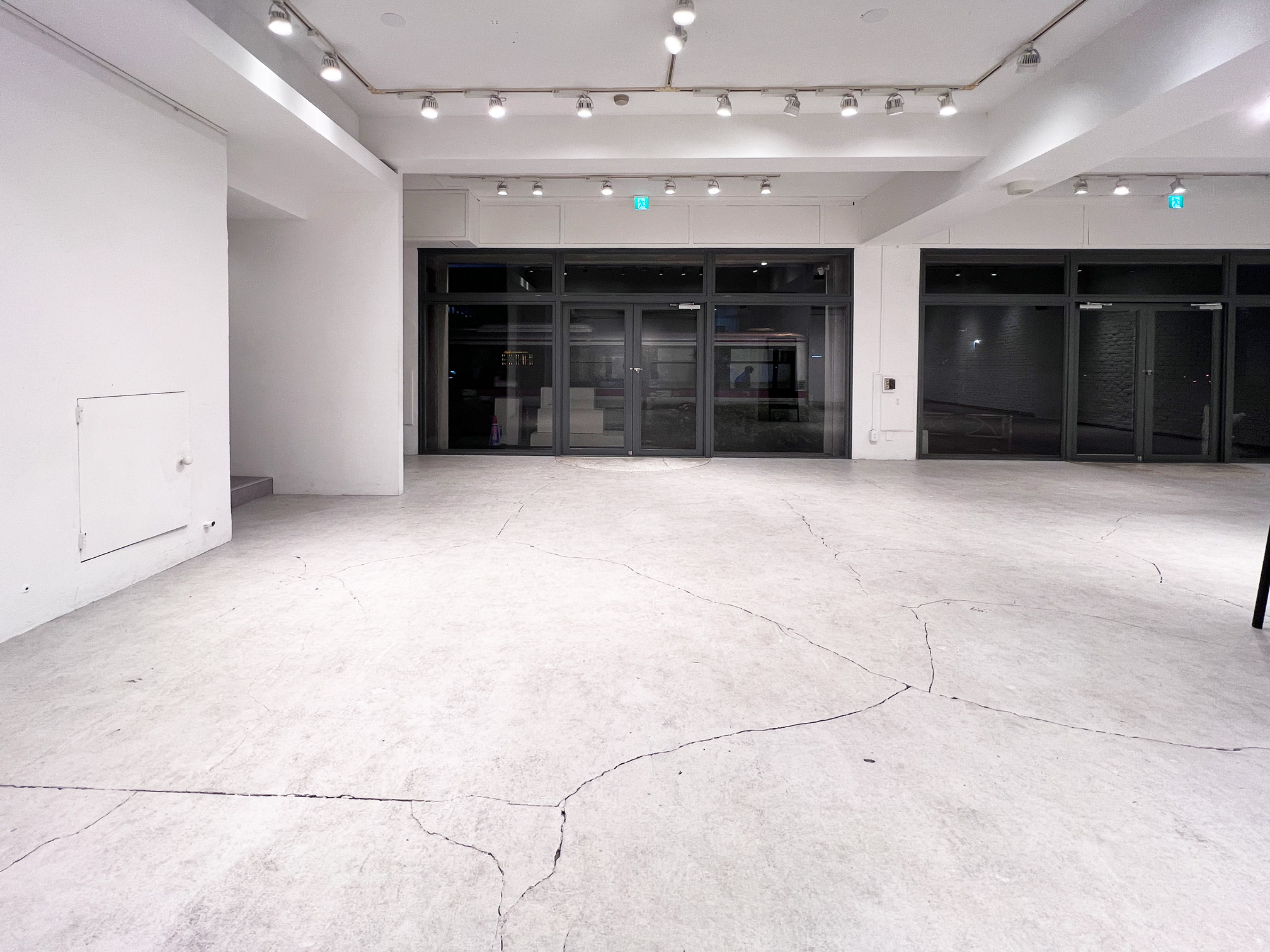 【渋谷駅8分】展示会、ポップアップ、ギャラリーに特化した裏渋谷エリアに位置するホワイトキューブ。無料什器豊富にご用意