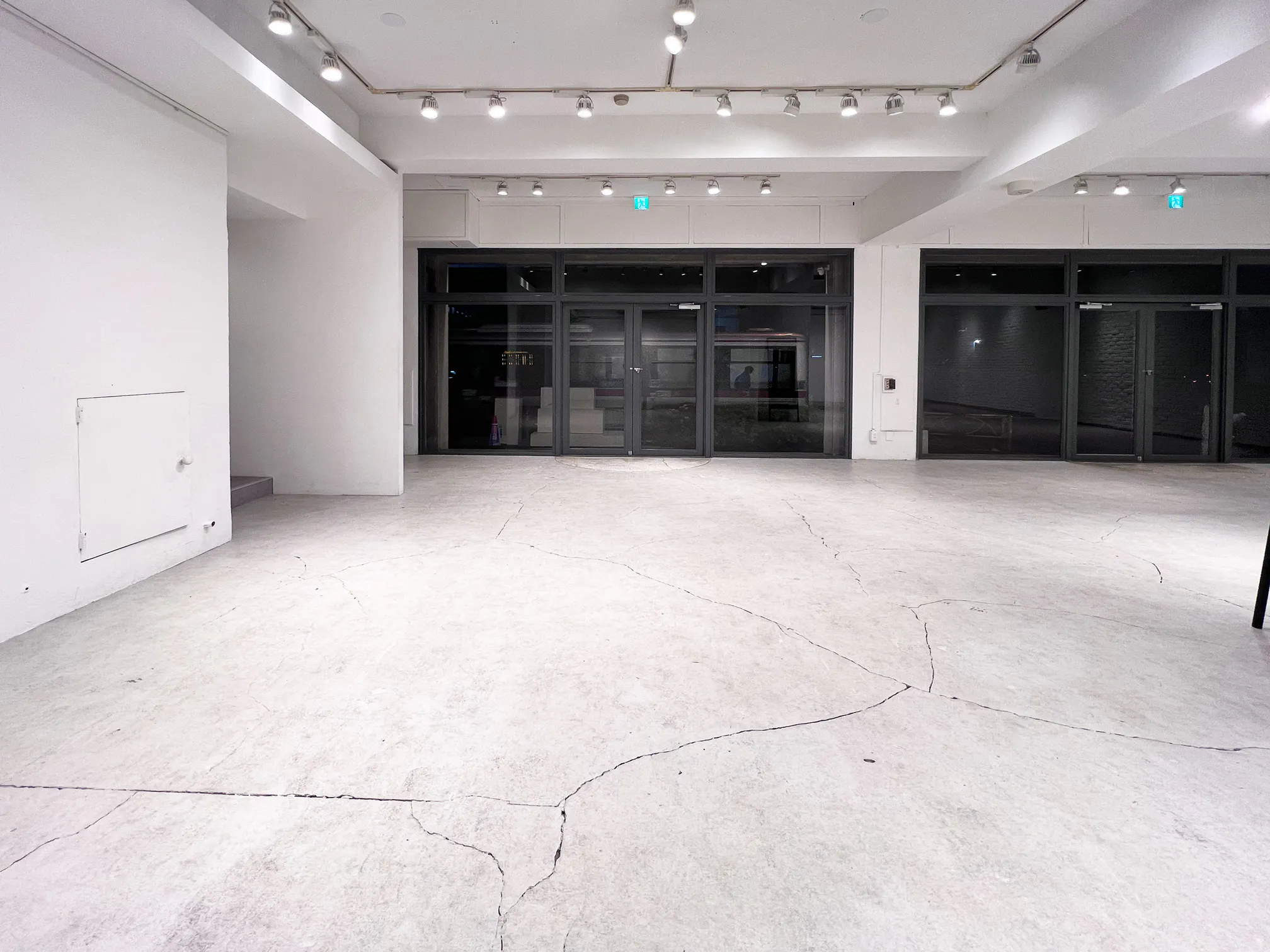 【渋谷駅8分】展示会、ポップアップ、ギャラリーに特化した裏渋谷エリアに位置するホワイトキューブ。無料什器豊富にご用意