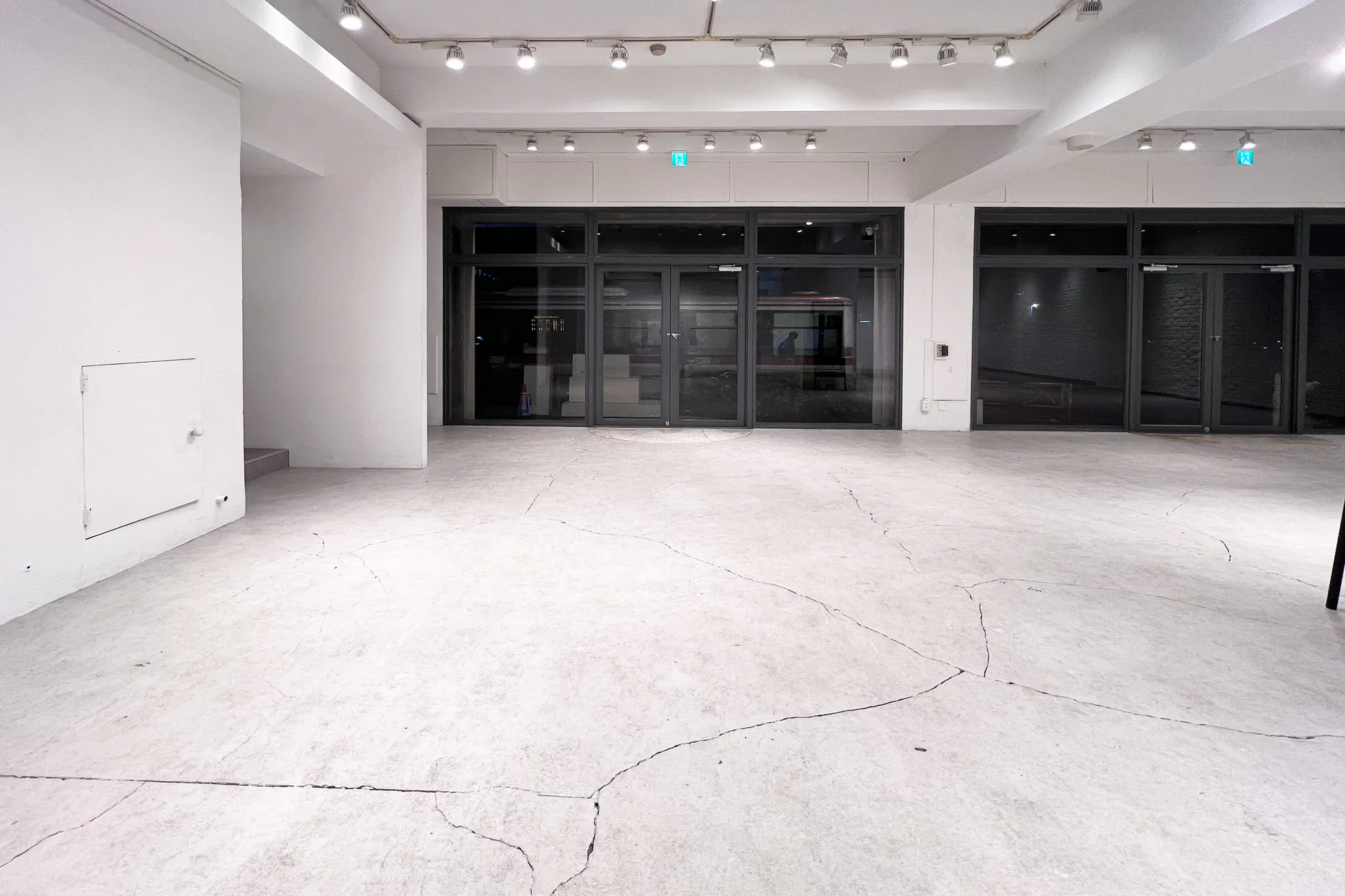 【渋谷駅8分】展示会、ポップアップ、ギャラリーに特化した裏渋谷エリアに位置するホワイトキューブ。無料什器豊富にご用意