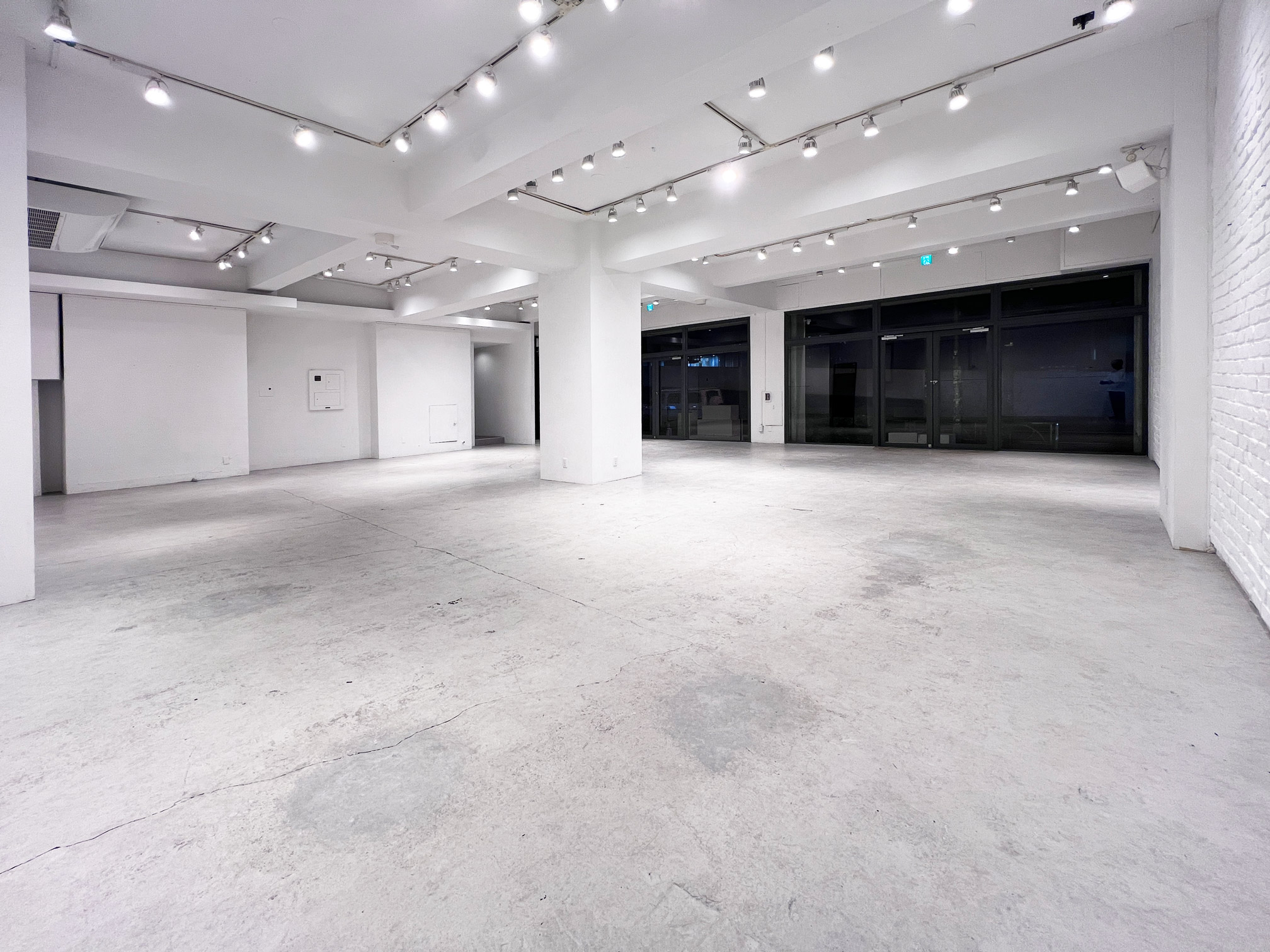 【渋谷駅8分】展示会、ポップアップ、ギャラリーに特化した裏渋谷エリアに位置するホワイトキューブ。無料什器豊富にご用意