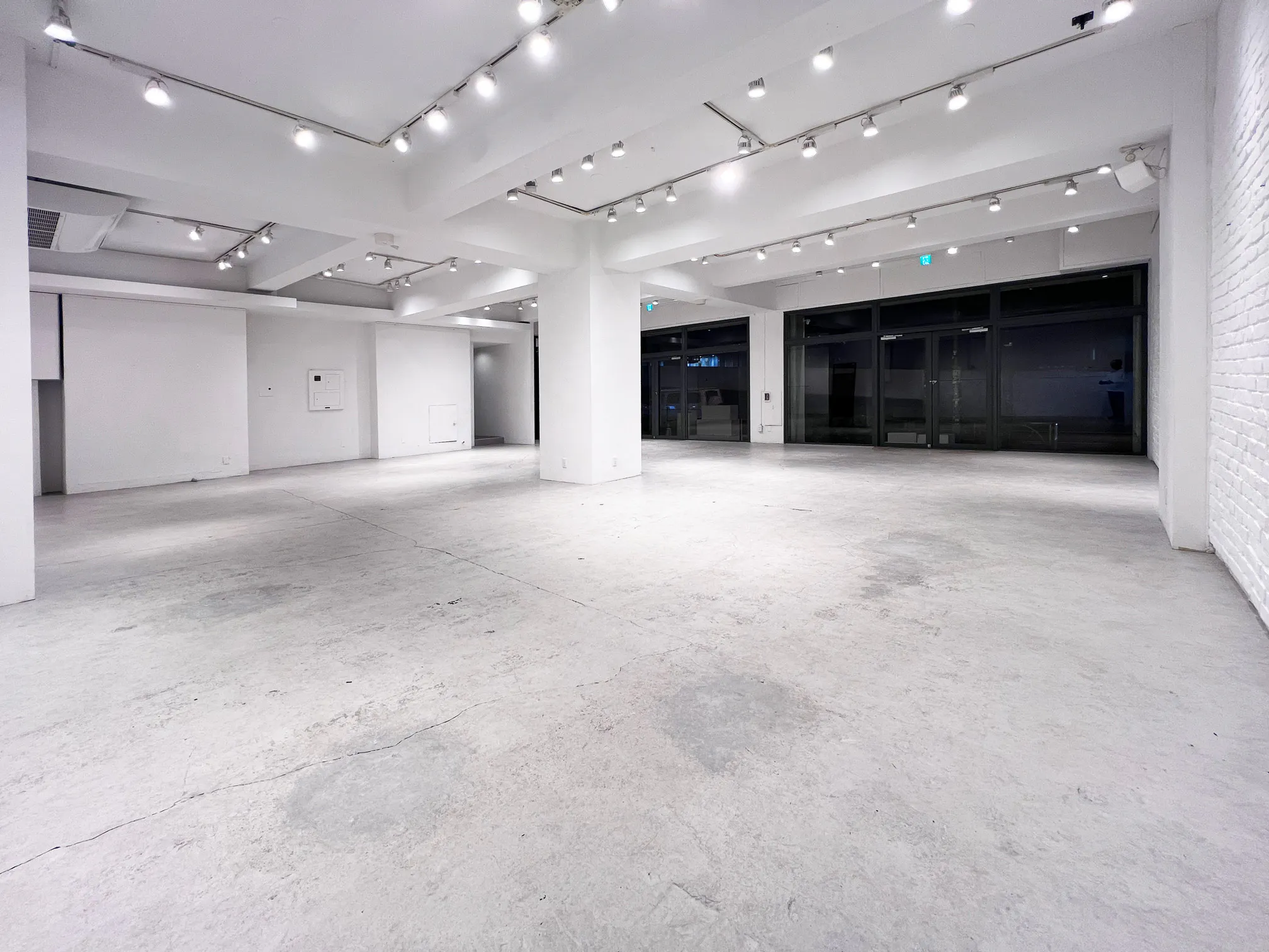 【渋谷駅8分】展示会、ポップアップ、ギャラリーに特化した裏渋谷エリアに位置するホワイトキューブ。無料什器豊富にご用意