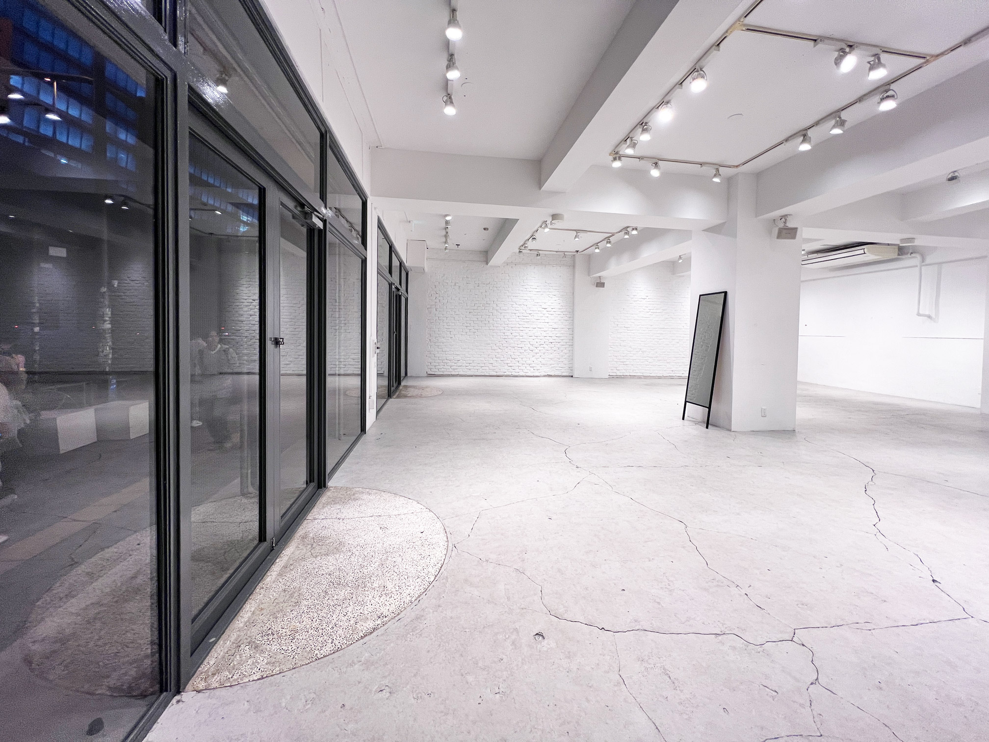 【渋谷駅8分】展示会、ポップアップ、ギャラリーに特化した裏渋谷エリアに位置するホワイトキューブ。無料什器豊富にご用意