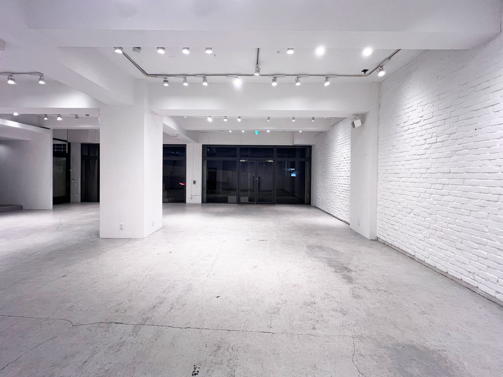 【渋谷駅8分】展示会、ポップアップ、ギャラリーに特化した裏渋谷エリアに位置するホワイトキューブ。無料什器豊富にご用意