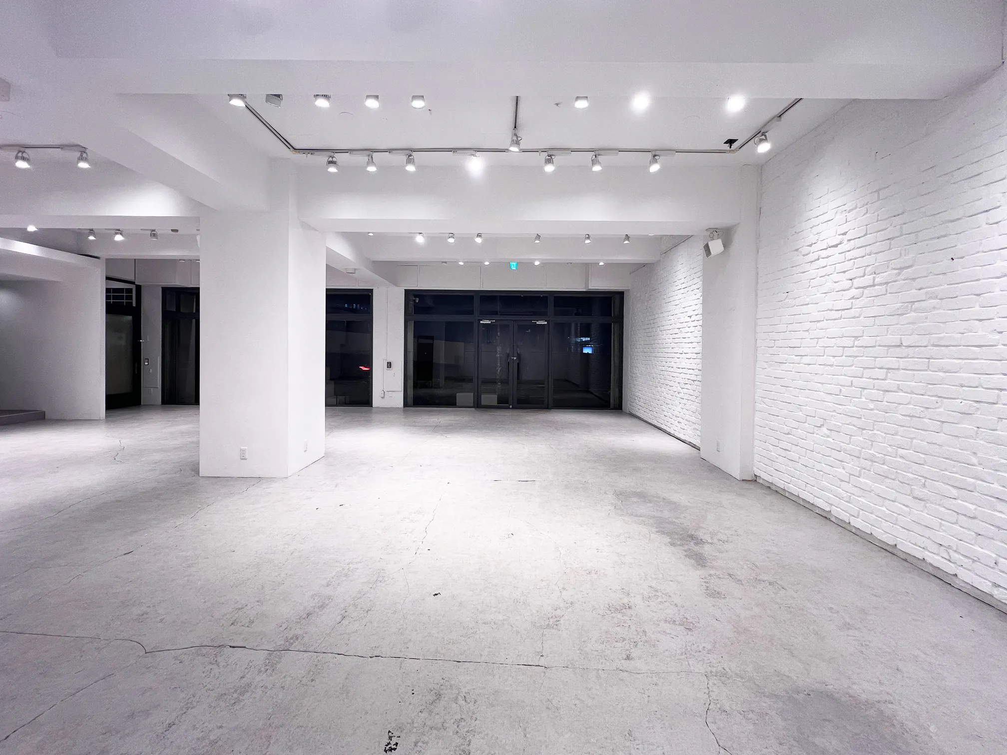 【渋谷駅8分】展示会、ポップアップ、ギャラリーに特化した裏渋谷エリアに位置するホワイトキューブ。無料什器豊富にご用意