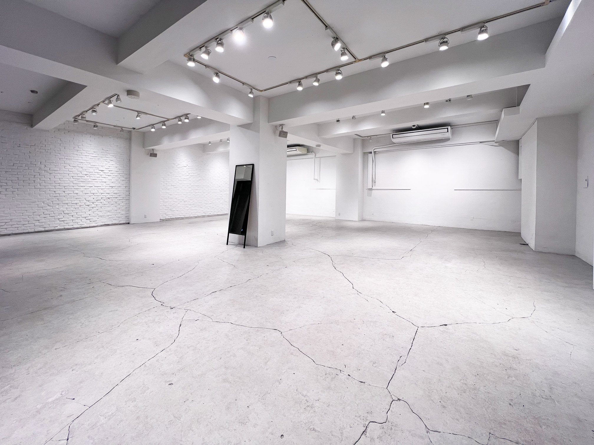 【渋谷駅8分】展示会、ポップアップ、ギャラリーに特化した裏渋谷エリアに位置するホワイトキューブ。無料什器豊富にご用意