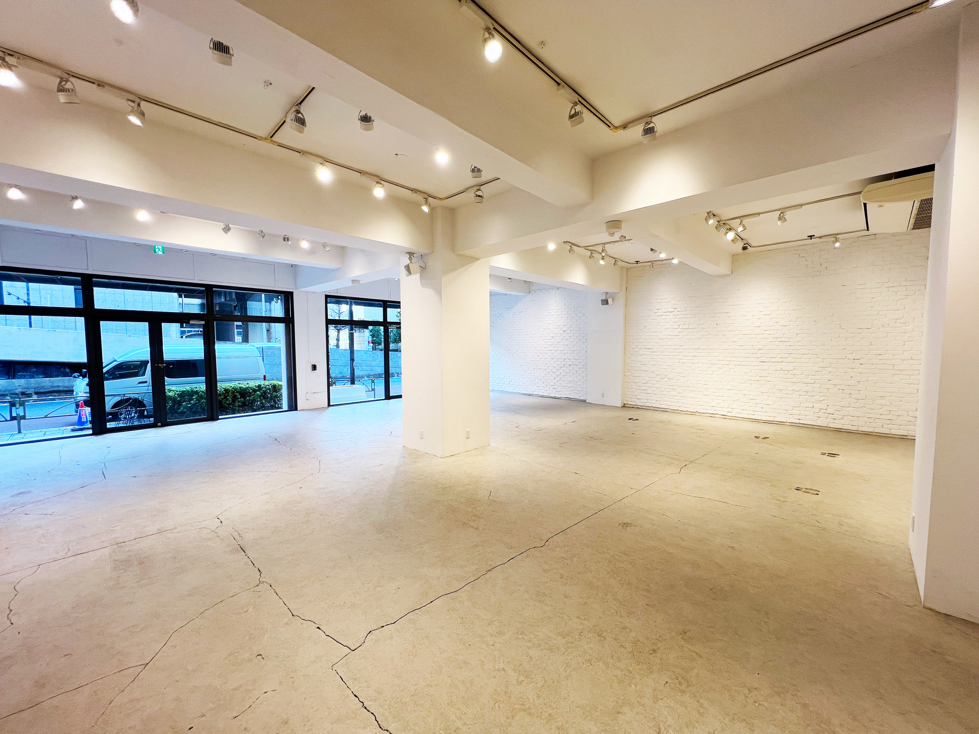 【渋谷駅8分】展示会、ポップアップ、ギャラリーに特化した裏渋谷エリアに位置するホワイトキューブ。無料什器豊富にご用意