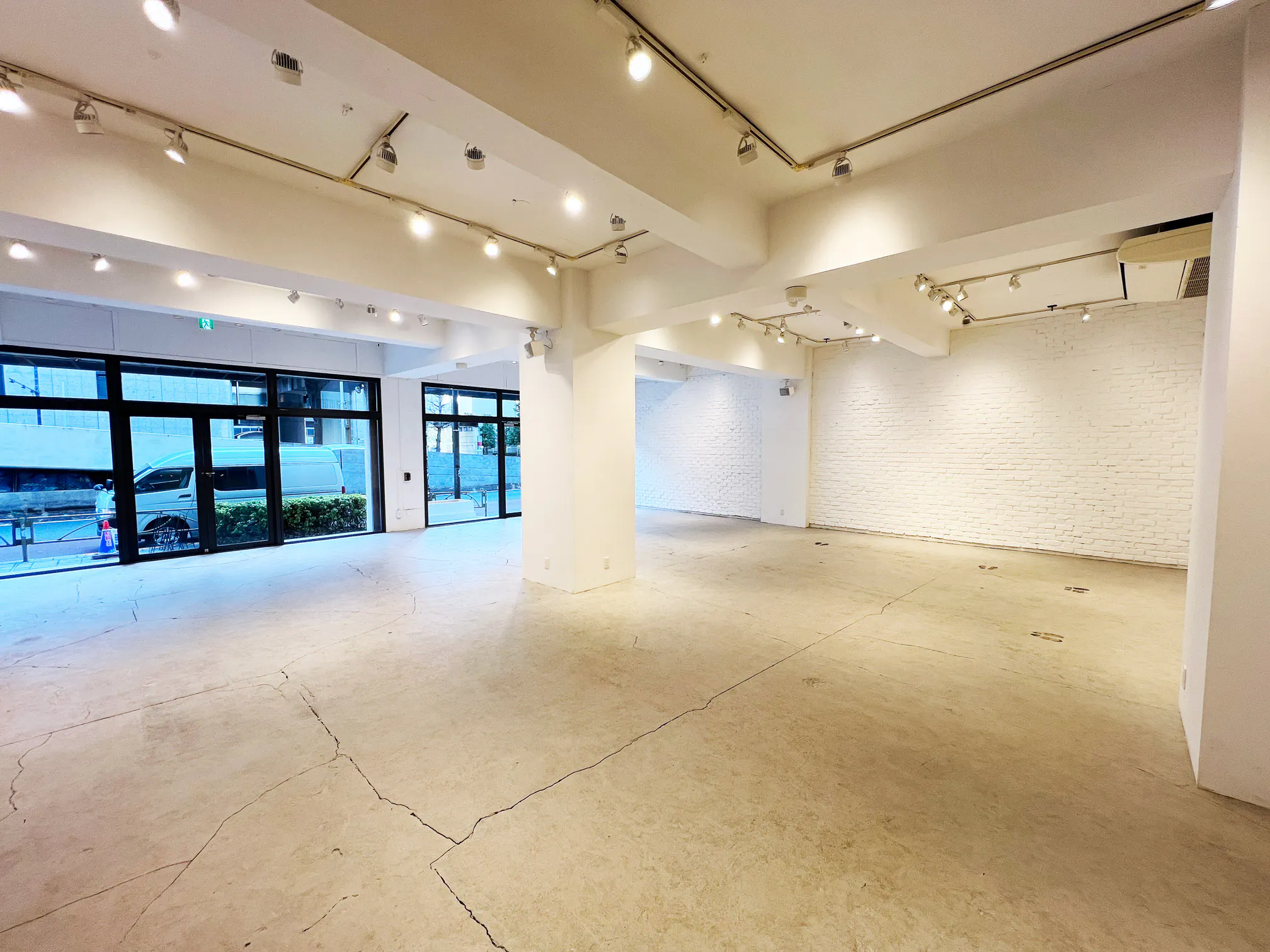 【渋谷駅8分】展示会、ポップアップ、ギャラリーに特化した裏渋谷エリアに位置するホワイトキューブ。無料什器豊富にご用意