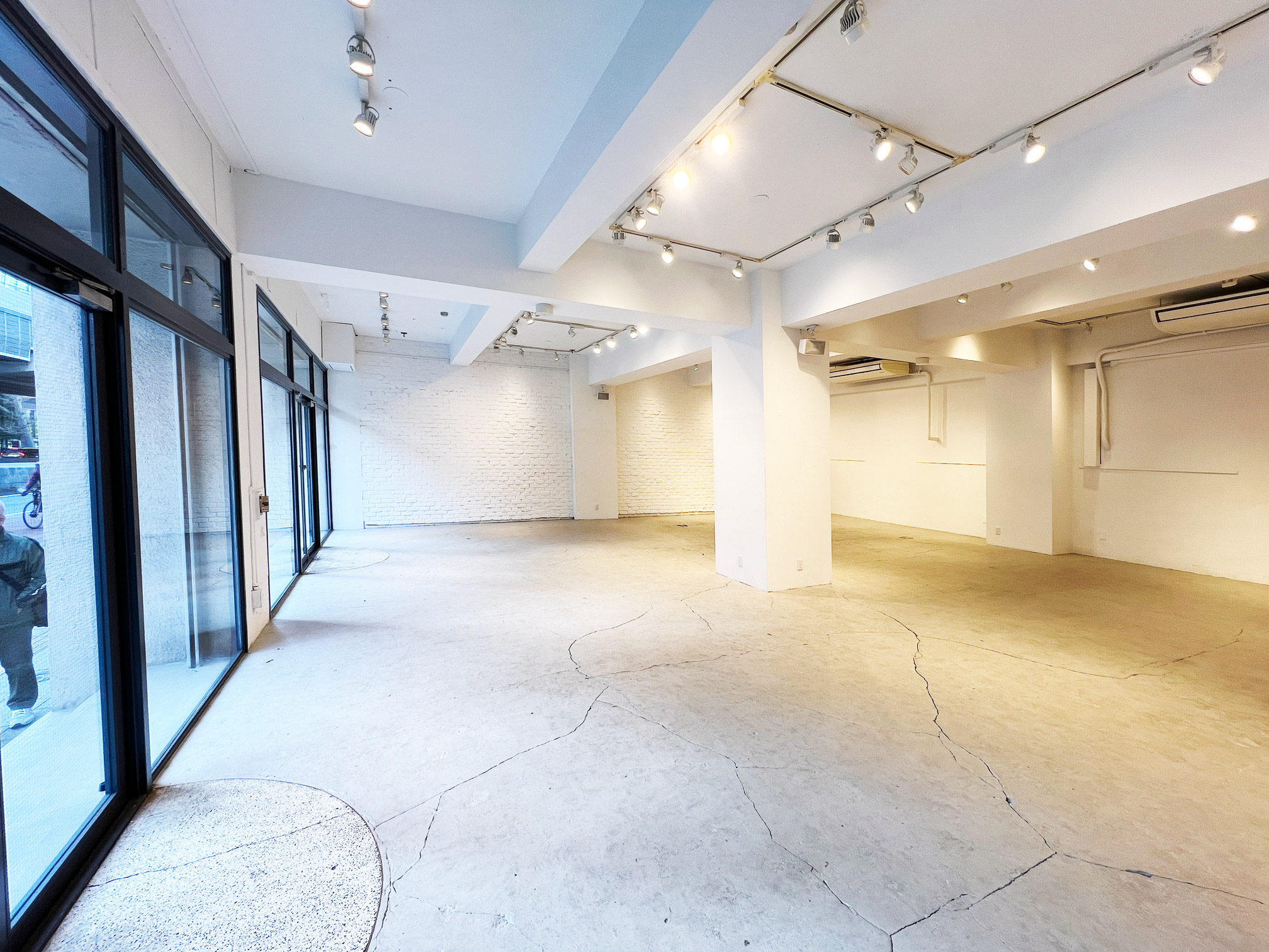 【渋谷駅8分】展示会、ポップアップ、ギャラリーに特化した裏渋谷エリアに位置するホワイトキューブ。無料什器豊富にご用意