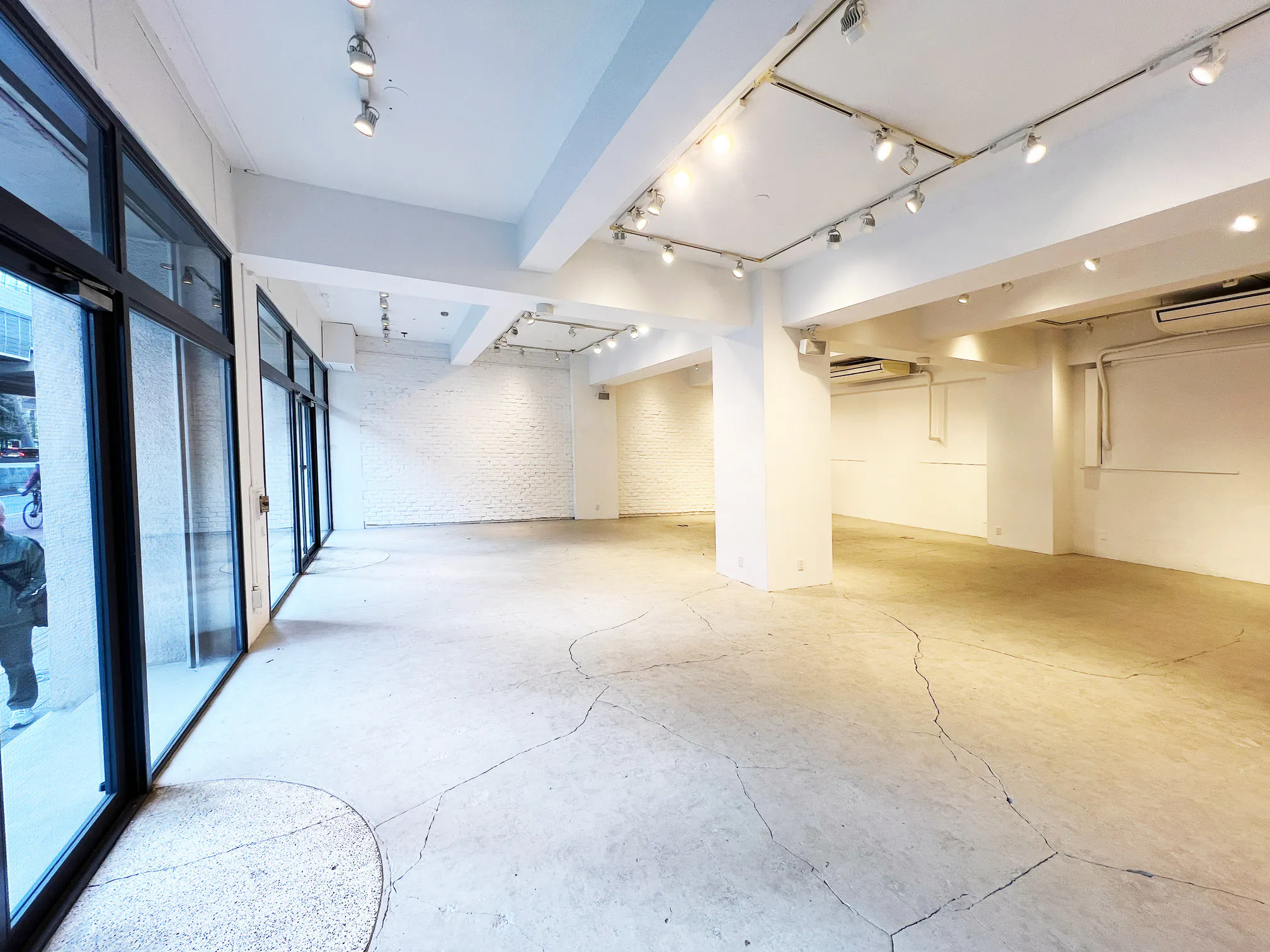 【渋谷駅8分】展示会、ポップアップ、ギャラリーに特化した裏渋谷エリアに位置するホワイトキューブ。無料什器豊富にご用意