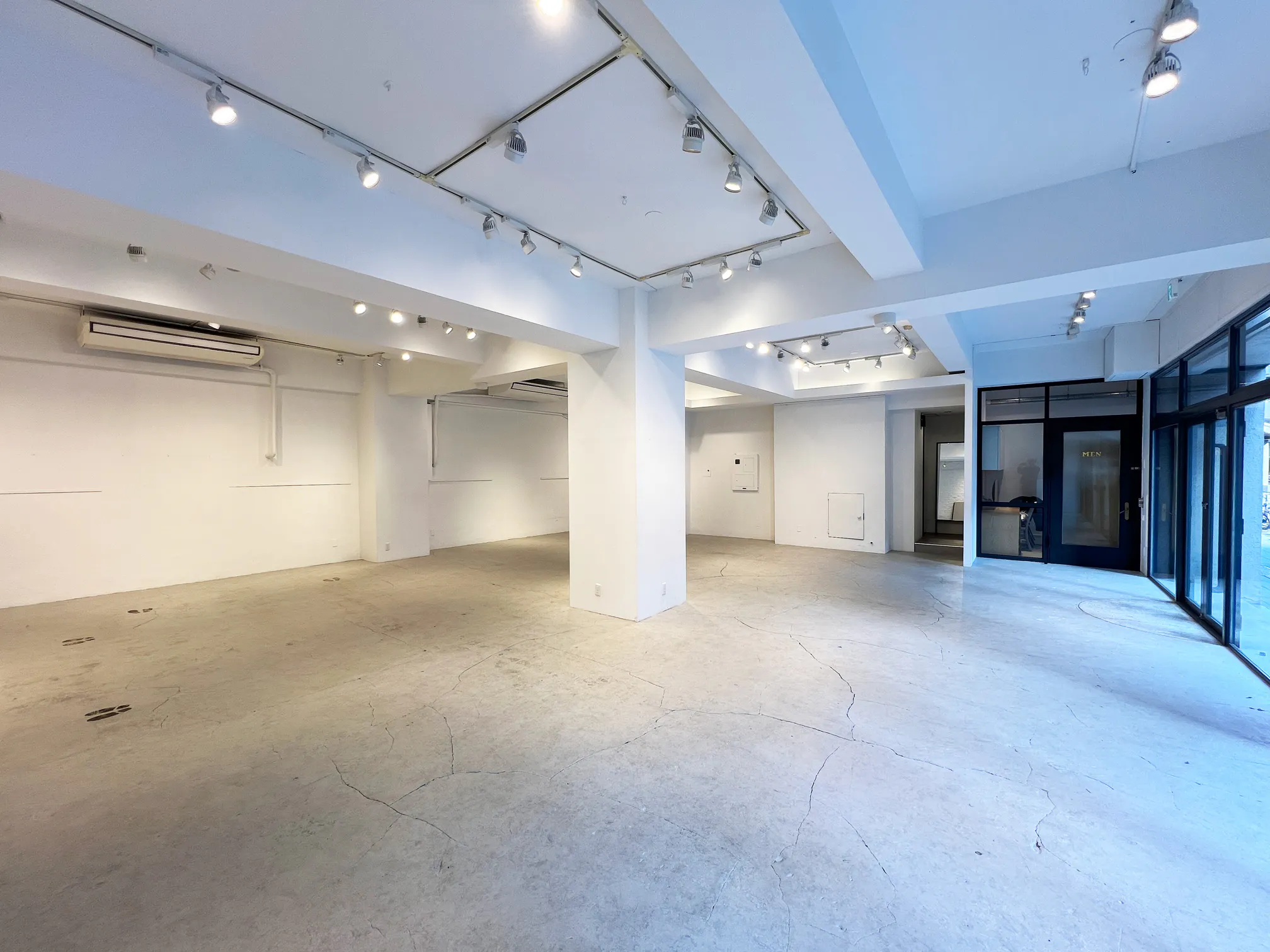 【渋谷駅8分】展示会、ポップアップ、ギャラリーに特化した裏渋谷エリアに位置するホワイトキューブ。無料什器豊富にご用意