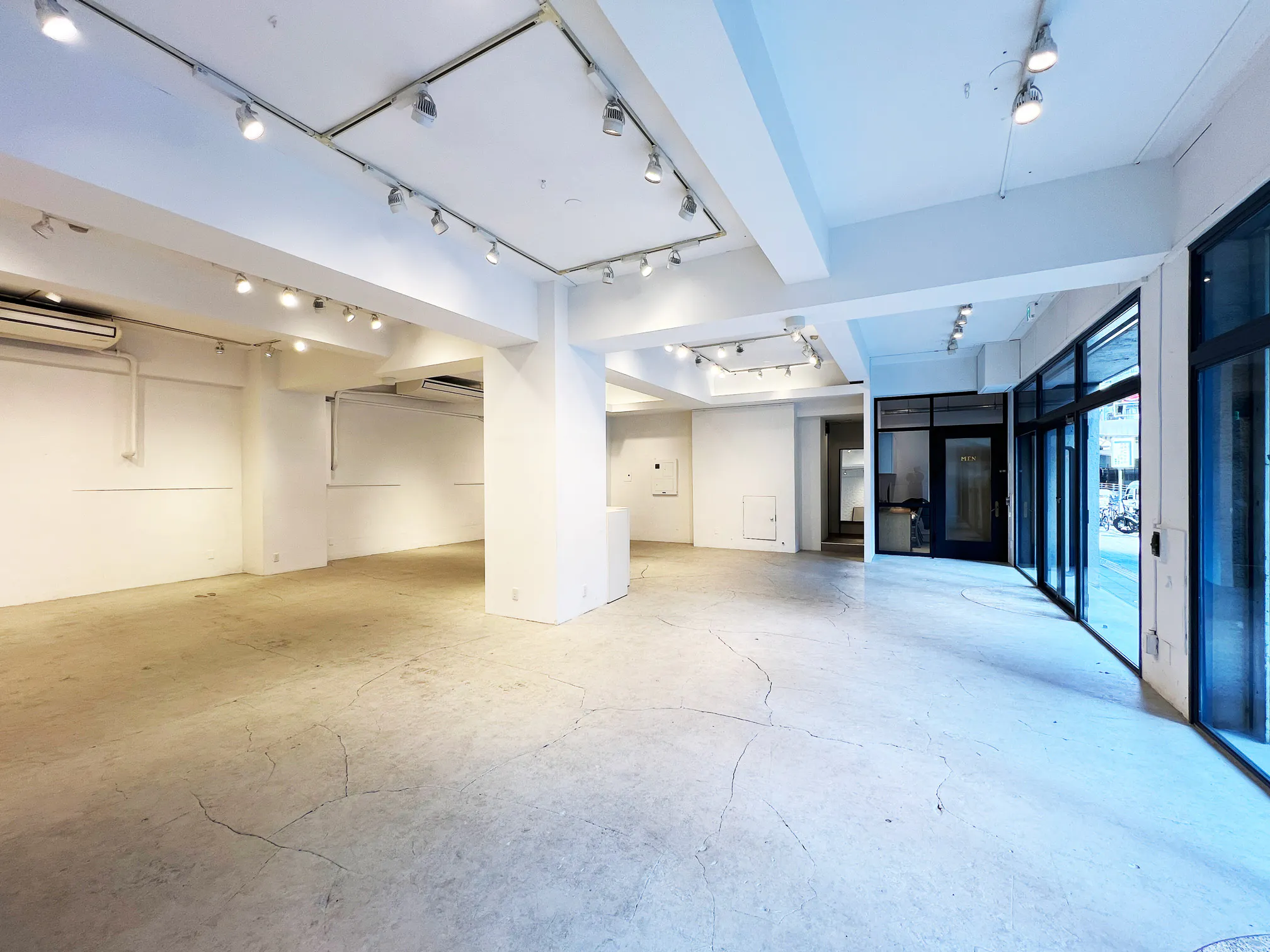 【渋谷駅8分】展示会、ポップアップ、ギャラリーに特化した裏渋谷エリアに位置するホワイトキューブ。無料什器豊富にご用意