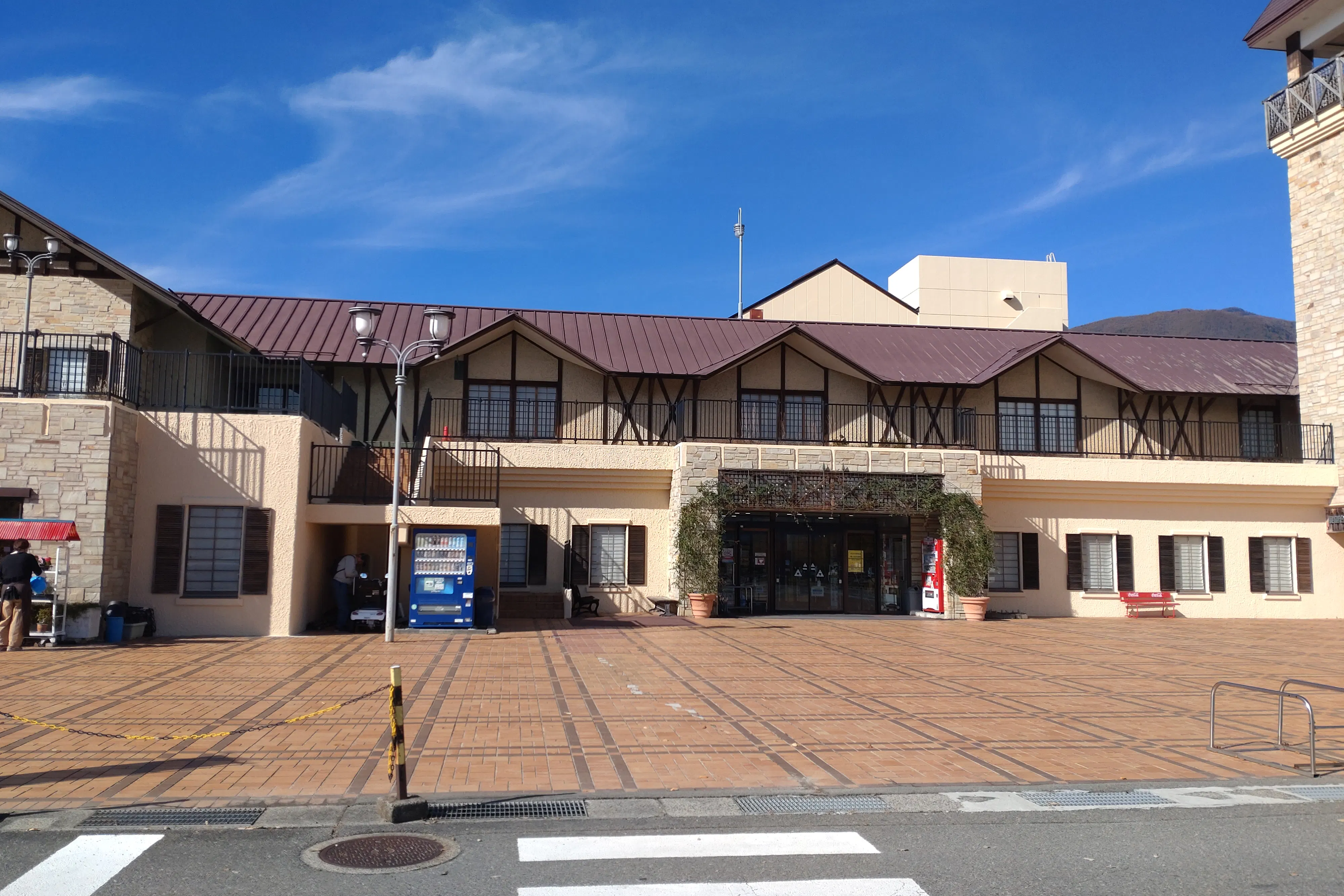 【ベルシャイン駒ヶ根店】キッチンカー出店に最適な店舗前屋外スペース